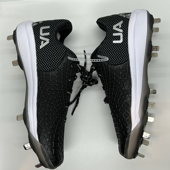 Womens UNDER ARMOUR GLYDE 2.0 METAL FASTPITCH SOFTBALL CLEATS BLACK/WHITE 8.5 - Picture 8 of 15
